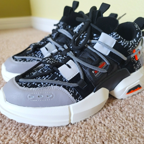 Sneakers - Picture 5 of 5